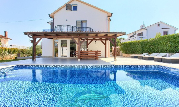 Vantacici House | Holiday house Njivice for 1 - 9 persons with 4 bedrooms - Holiday home