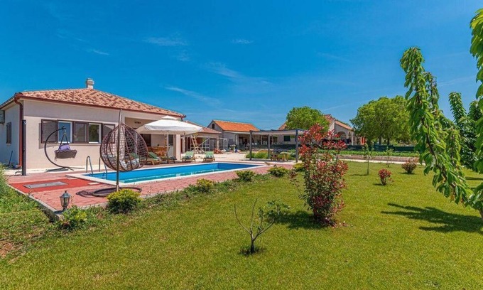 Drnis House | Holiday house Pakovo Selo for 1 - 8 persons with 3 bedrooms - Holiday house