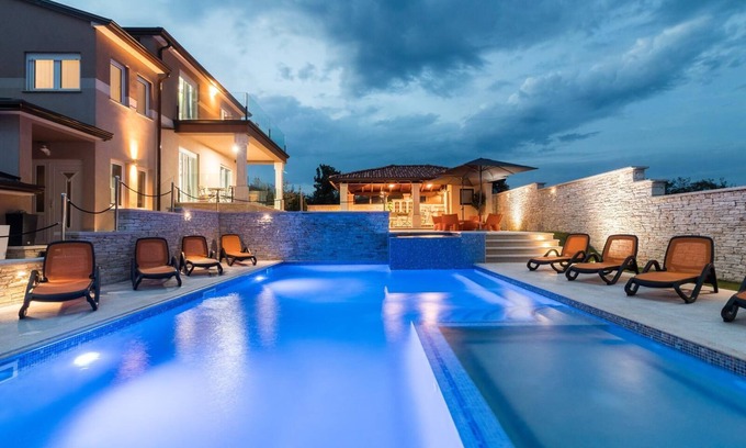 Valtura House | Holiday house Pula for 1 - 18 persons with 7 bedrooms - Holiday home
