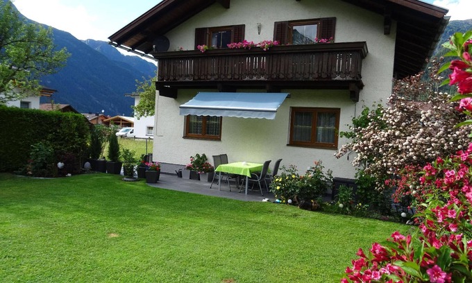 Umhausen House | Holiday house with a south-facing balcony, a garden and a parking space, in a central location