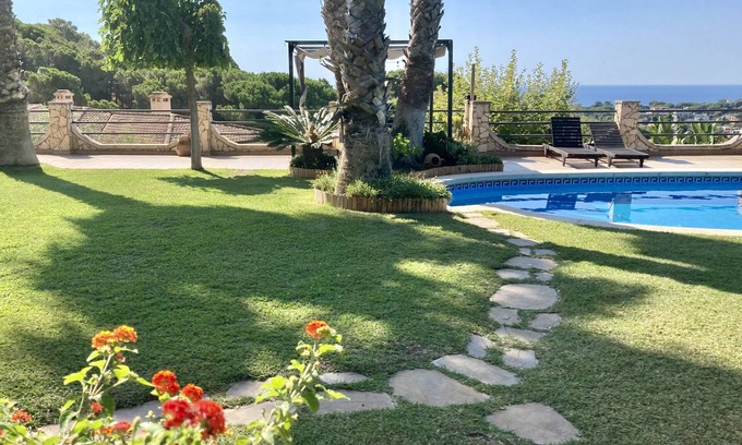 Lloret de Mar Apartment | Holiday house with pool and sea views + garden for 4 pers. Costa Brava (Lloret)