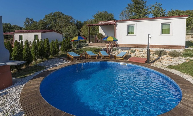 Tinjan Villa | Holiday house with private pool for 6-8 persons in the holiday park Jelovci