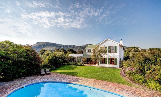 Noordhoek House | Holiday house with sea and mountain views and a large garden