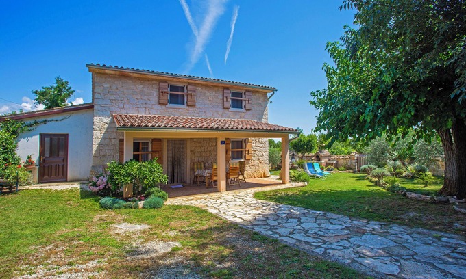 Bubani House | Holiday house Zvana * private garden, terrace, BBQ, free WiFi, 3 km to the sea