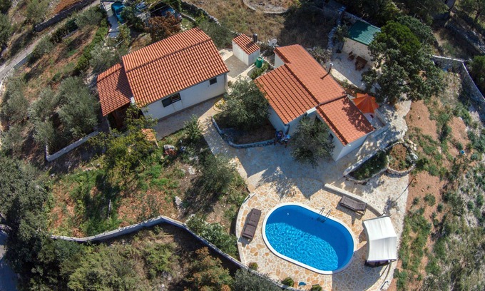 Seget House | Holiday houses Pia 4+1,nature&privacy with huge garden