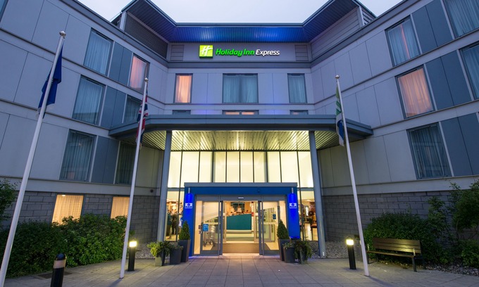 Bishop's Stortford Hotel | Holiday Inn Express London Stansted Airport, an Ihg Hotel