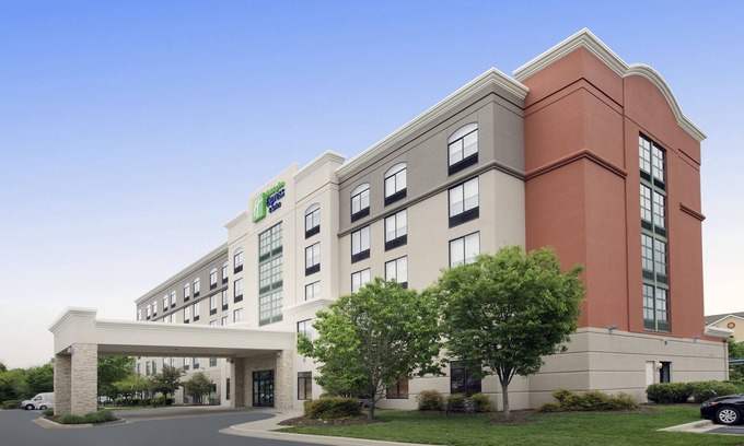 Linthicum Heights Hotel | Holiday Inn Express & Suites Baltimore - BWI Airport North, an IHG Hotel