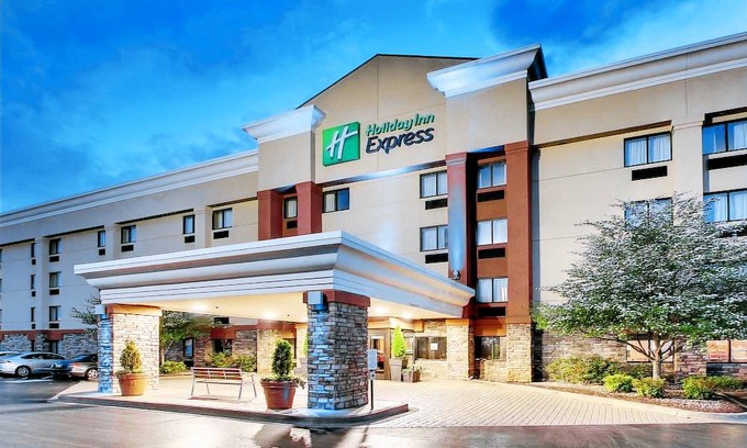Oak Grove Hotel | Holiday Inn Express Fort Campbell-Oak Grove, an IHG Hotel