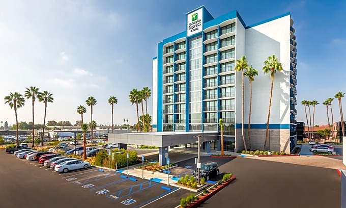 Lyon Street Hotel | Holiday Inn Express and Suites Santa Ana - Orange County, an Ihg Hotel
