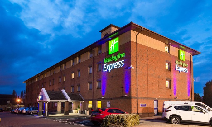 Oldbury Hotel | Holiday Inn Express Birmingham - Oldbury by IHG