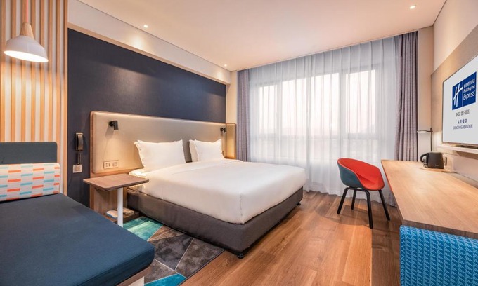 Jinhua Hotel | Holiday Inn Express Dongyang Hengdian by IHG