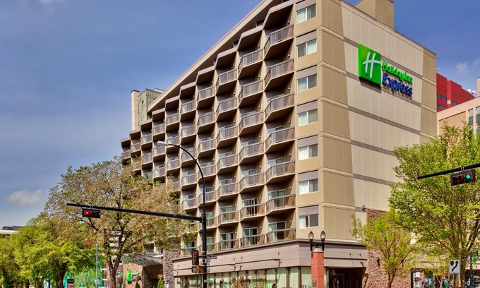 Downtown Edmonton Hotel | Holiday Inn Express Edmonton Downtown, an Ihg Hotel