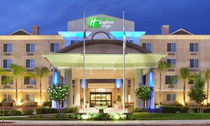 Raisin Hotel | Holiday Inn Express Fresno River Park Highway 41, an Ihg Hotel