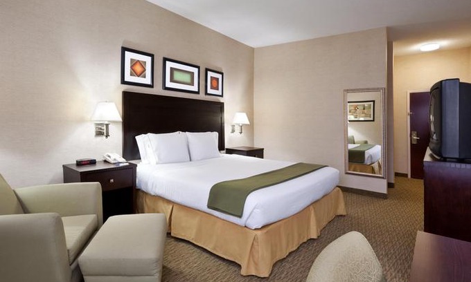Streetsboro Hotel | Holiday Inn Express Hotel & Suites Cleveland-Streetsboro