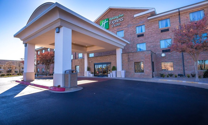 Edmond Hotel | Holiday Inn Express Hotel & Suites Edmond, an IHG Hotel