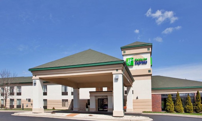 Village of Germantown Hotel | Holiday Inn Express Hotel Germantown - Northwest Milwaukee, an IHG Hotel