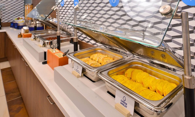 Bedford Park Hotel | Holiday Inn Express Hotel & Suites Chicago-Midway Airport by IHG