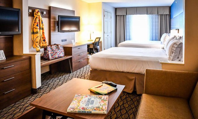 Kannapolis Hotel | Holiday Inn Express Hotel & Suites - Concord