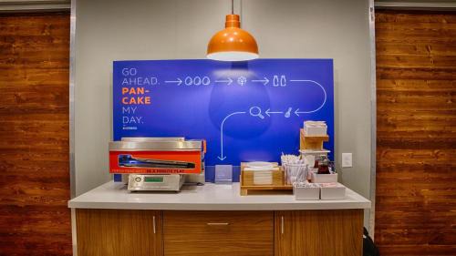 Knoxville Hotel | Holiday Inn Express Hotel & Suites Knoxville by IHG