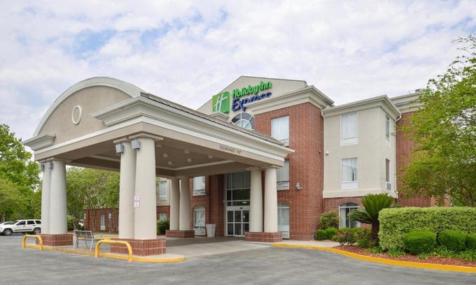 Milton Hotel | Holiday Inn Express Hotel & Suites Lafayette by IHG