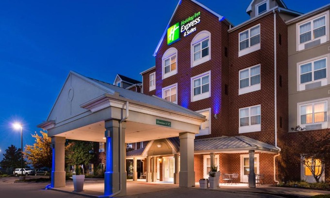 O'Fallon Hotel | Holiday Inn Express Hotel & Suites St. Louis West-O'Fallon by IHG
