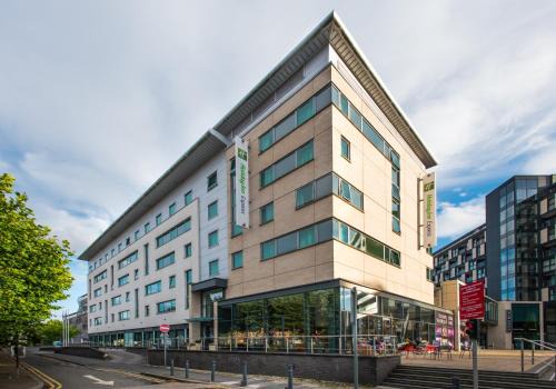 Leeds Hotel | Holiday Inn Express Leeds City Centre - Armouries by IHG