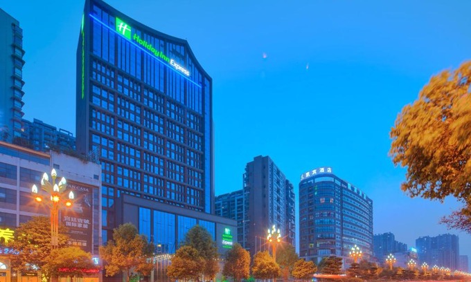 Shizhong District Hotel | Holiday Inn Express Leshan City Square by IHG - High Speed Rail and Leshan Giant Buddha