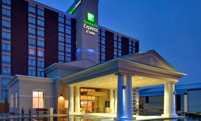 Chatham-Kent Hotel | Holiday Inn Express & Suites Chatham South by IHG