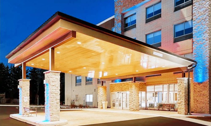 Niles Hotel | Holiday Inn Express & Suites Chicago North Shore - Niles, an IHG Hotel