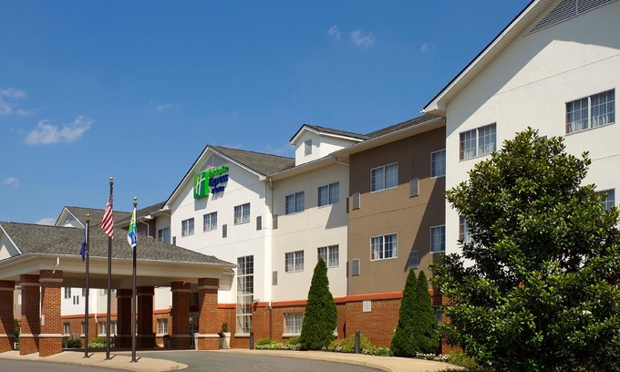 Ruckersville Hotel | Holiday Inn Express & Suites Charlottesville - Ruckersville, an Ihg Hotel