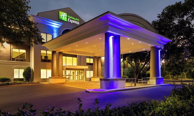 Halfway Hotel | Holiday Inn Express & Suites Hagerstown by IHG
