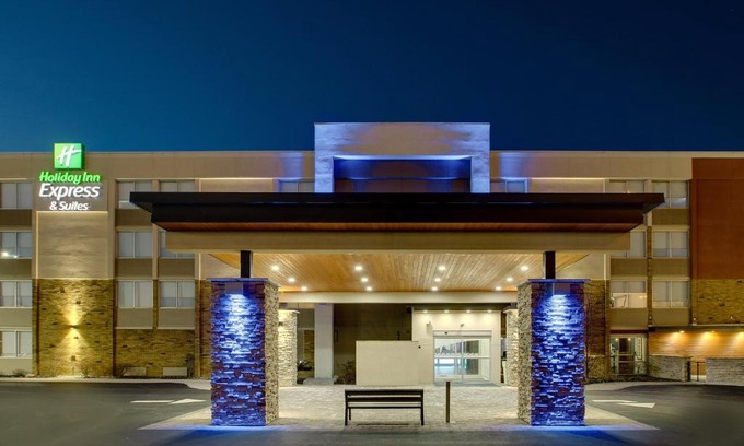 Wapakoneta Hotel | Holiday Inn Express & Suites Wapakoneta by IHG