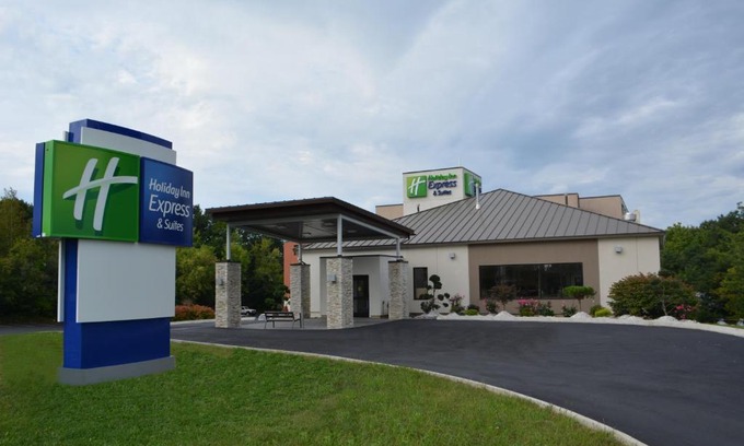 Waterville Hotel | Holiday Inn Express & Suites Waterville - North by IHG