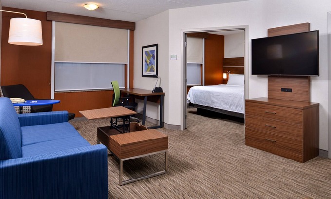 Downtown Buffalo Hotel | Holiday Inn Express & Suites Buffalo Downtown - Medical CTR by IHG