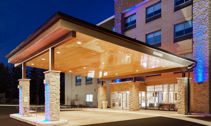 Niles Hotel | Holiday Inn Express & Suites Chicago North Shore - Niles, an Ihg Hotel