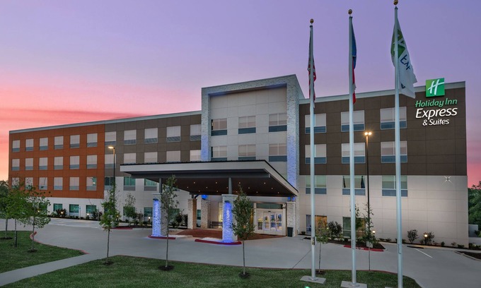 College Station Hotel | Holiday Inn Express & Suites Bryan - College Station by IHG