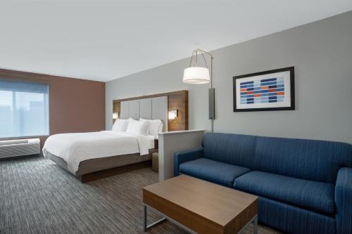 Clinton Hotel | Holiday Inn Express & Suites Clinton by IHG