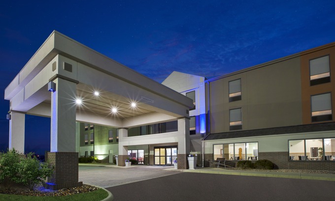 Tiffin Hotel | Holiday Inn Express Tiffin, an Ihg Hotel