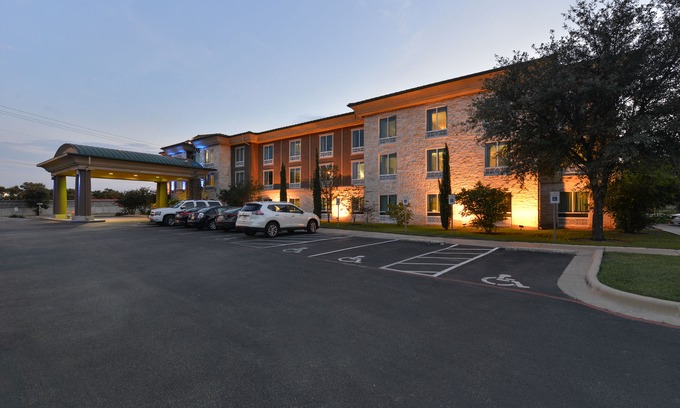 Sunset Valley Hotel | Holiday Inn Express Hotel & Suites Austin SW - Sunset Valley, an Ihg Hotel
