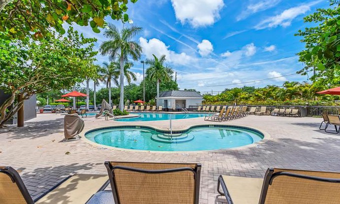 United Central Hotel | Holiday Inn St Petersburg West
