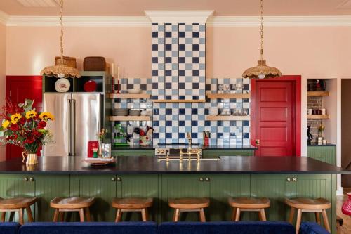 Guthrie House | Holiday Magic At The Schoolhouse Cozy 5br House