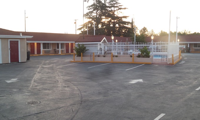 Oakdale Hotel | Holiday Motel Oakdale