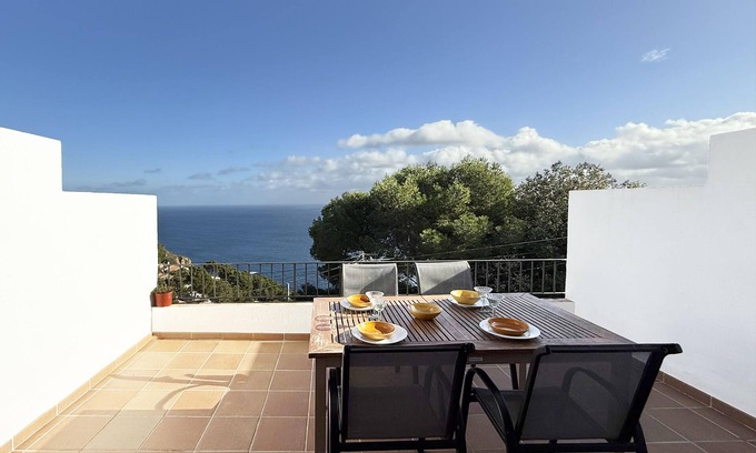 Aiguablava Apartment | Holiday rental apartment with swimming pool in Begur, Sa Tuna