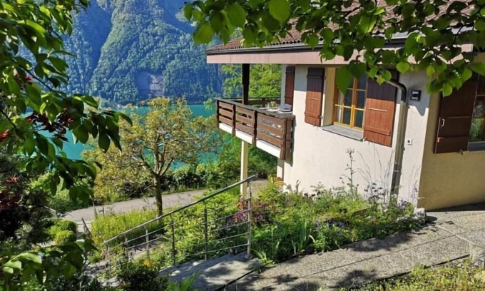 Ruetli Ski Chalet | Holidayhome Seppi "Lakes and Mountains"