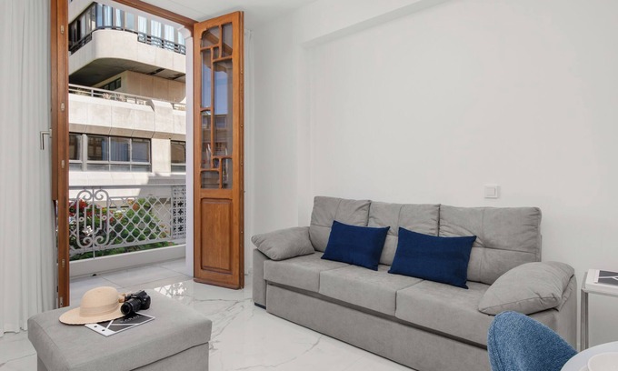 Santa Cruz de Tenerife Apartment | Holidays '12 Duplex' with Sea Views, Wi-Fi and Air Conditioning