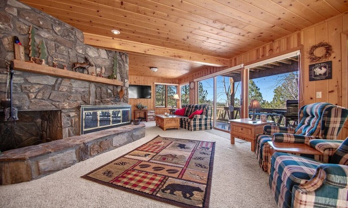 Rapid City Apartment | Holliday House Cabin