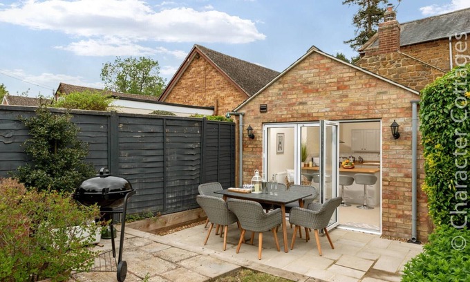 Sibford Gower Cottage | Holly Cottage