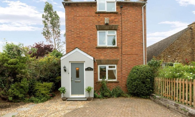 Sibford Gower House | Holly Cottage Middle Tysoe