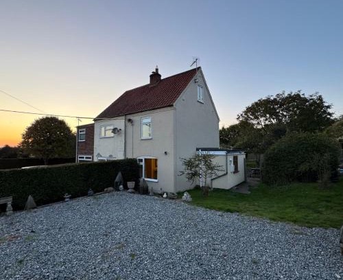 Lowestoft House | Holly Farm Cottage