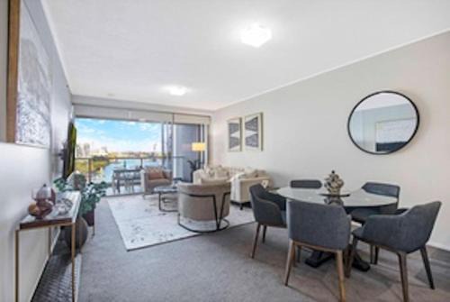 Brisbane Central Business District Apartment | Holly's City Skyline-Views, Pool, Spa, CBD Central